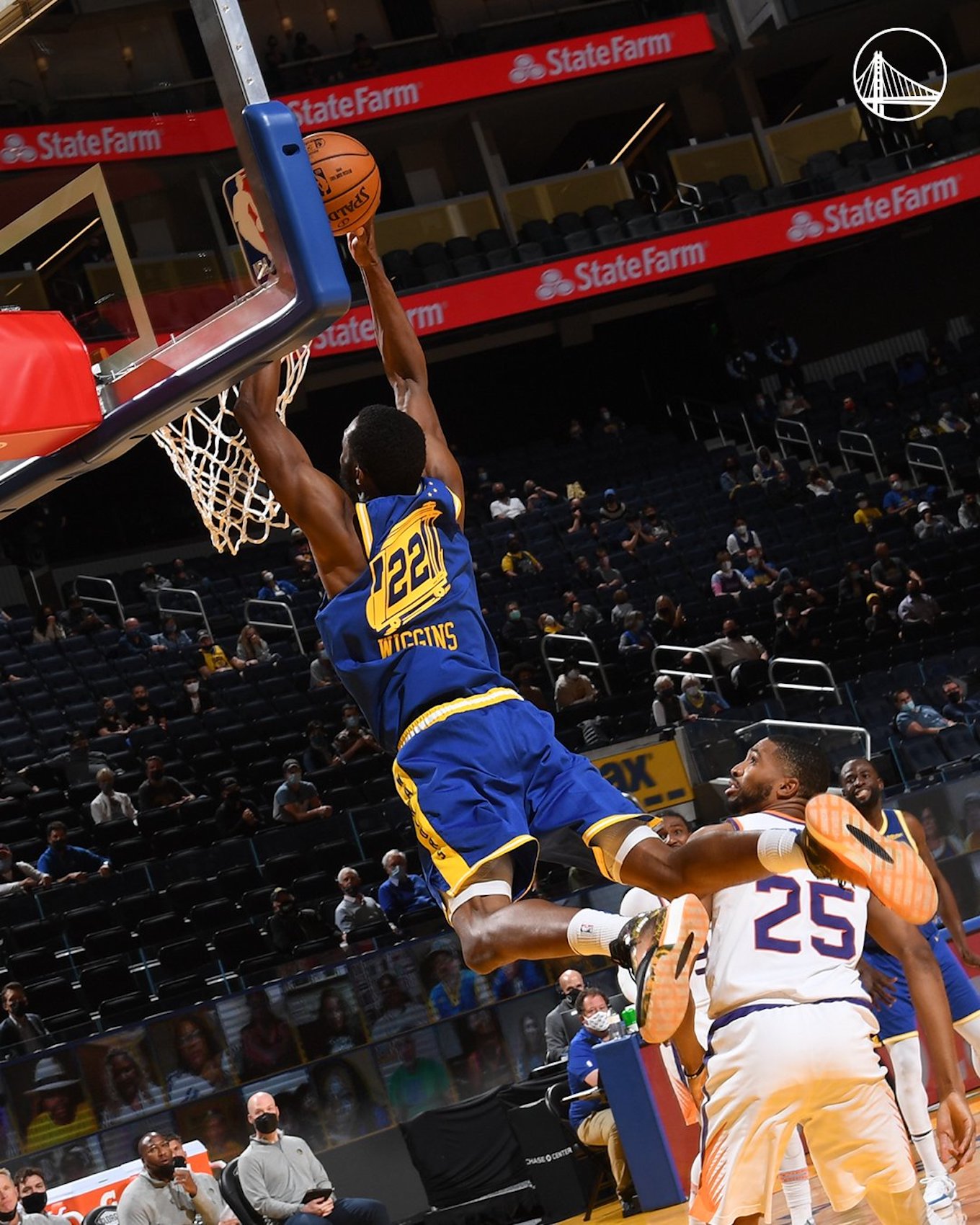 Warriors rally late in the fourth to beat Suns 122-116