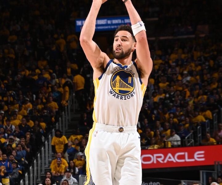 Warriors even the series behind Thompson’s explosive night