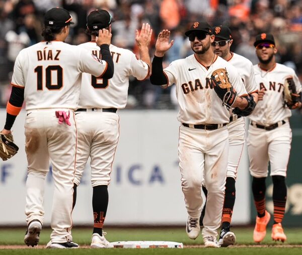 Wade lifts Giants past D-backs to win series