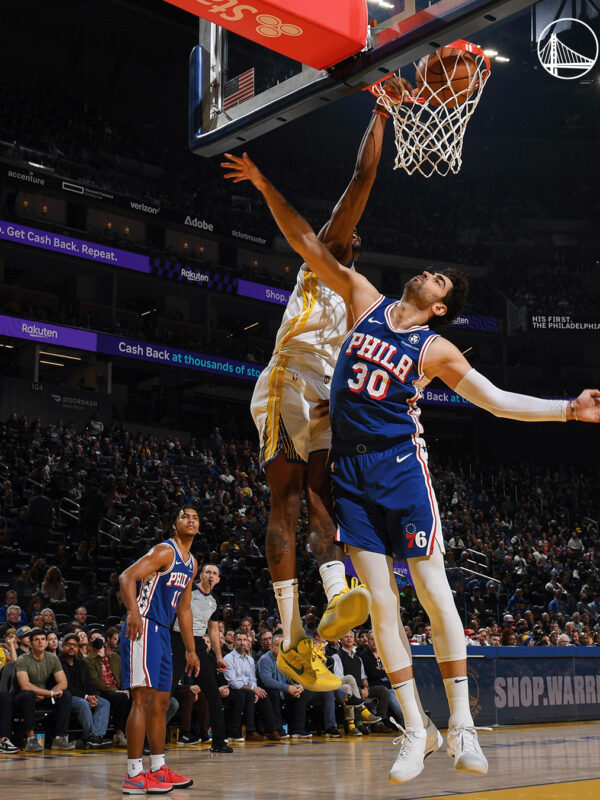 Curry scores 37 in win over the 76ers